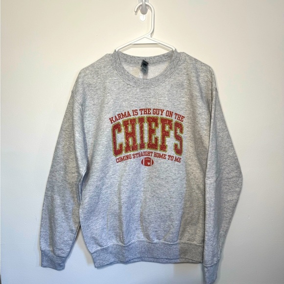 Gildan Other - Gildan Gray  Kansas City Chiefs & Taylor Swift Crewneck Sweatshirt